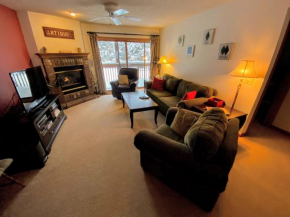 S4 Ski Slope Views Bretton Woods condo with easy access to Mt Washington, Skiing, White Mountains